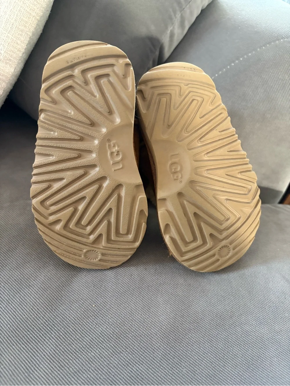 UGG cuff plush